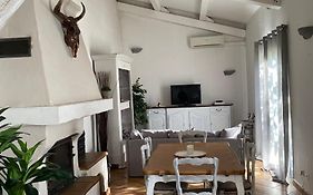 Maison Dans Village Calme
