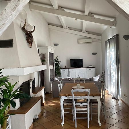 Maison Dans Village Calme Arles Extérieur photo