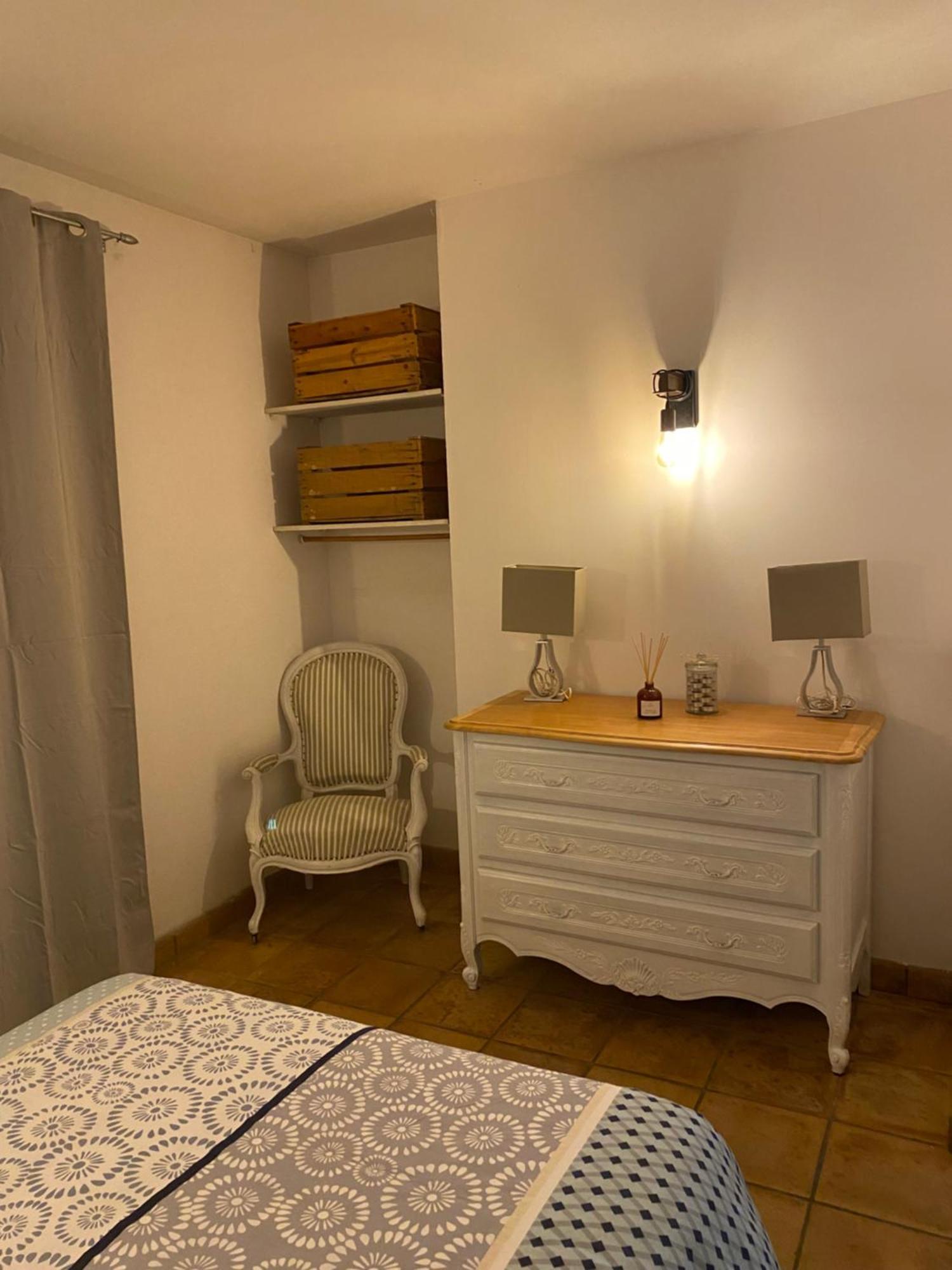 Maison Dans Village Calme Arles Extérieur photo